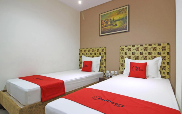 RedDoorz near UNS Solo – Guest Rooms – Karanganyar