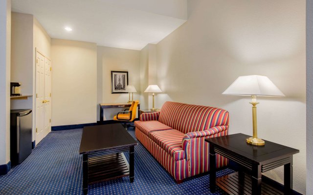 La Quinta Inn & Suites by Wyndham Mt. Laurel - Philadelphia