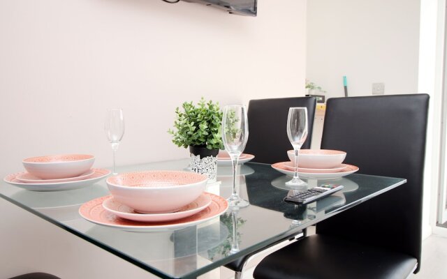 Skyline Immaculate 2-bed Apartment in Swansea