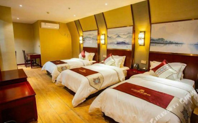 Xiangyang Hangong Xichu Hotel