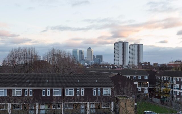 Amazing 1 Bedroom Flat in Bow with Balcony