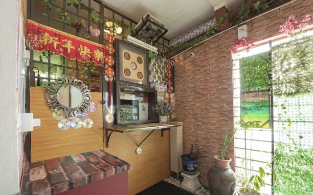 Spot On 90305 Hen Hen Hotel