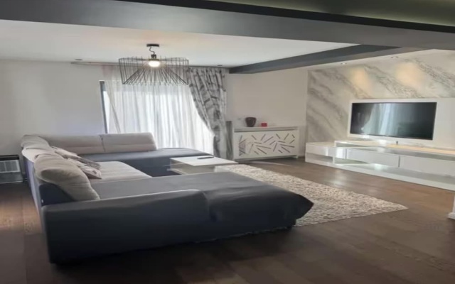 New, Complete Equipped Apartment With Spa, Indoor Pool and Parking Place!! — фото 2