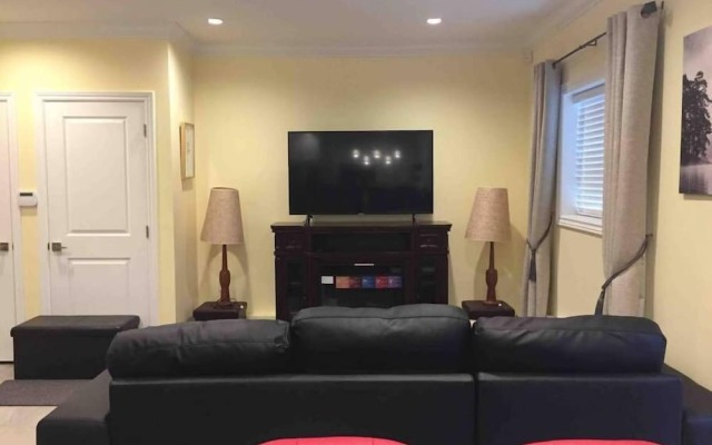 Arbutus Rose House by Elevate Rooms