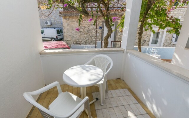 Apartments and Rooms Jakov