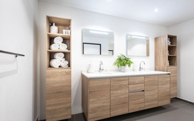 ☀️Sunshine☀️  Magnificently Bright 2BR Top City Centre Townhouse