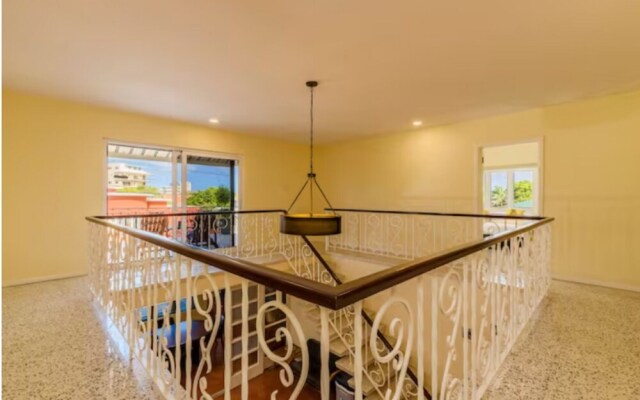 NEW 6br6 5BA Villa 200m to Beach w Privatepool