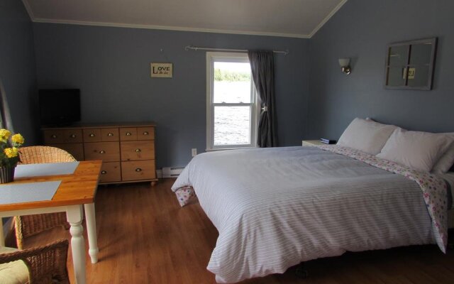 Lighthouse Motel & Cottages