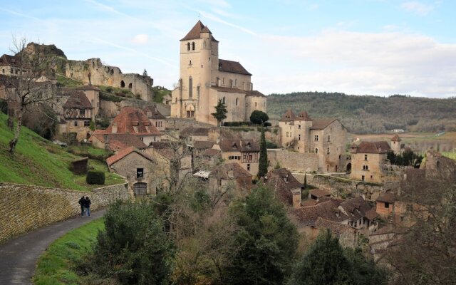 Renovated house with private swimming pool, close to Villefranche-du-Périgord.