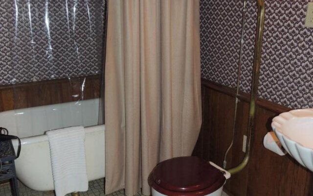 Historic Farnsworth House Inn