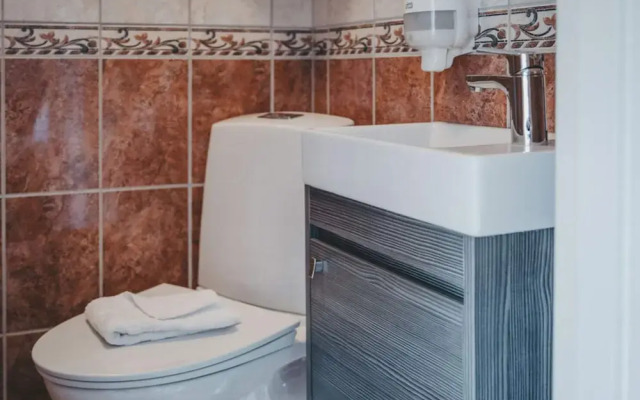 Cosy 4 Star Room With Free Breakfast