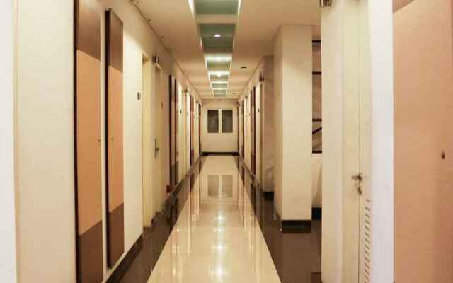 泗水祖祖尼亚加檀邦酒店(Zuzu Niaga Tambang Surabaya)