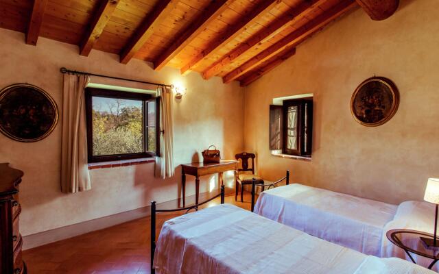Luxurious Holiday Home in Salò with Swimming Pool
