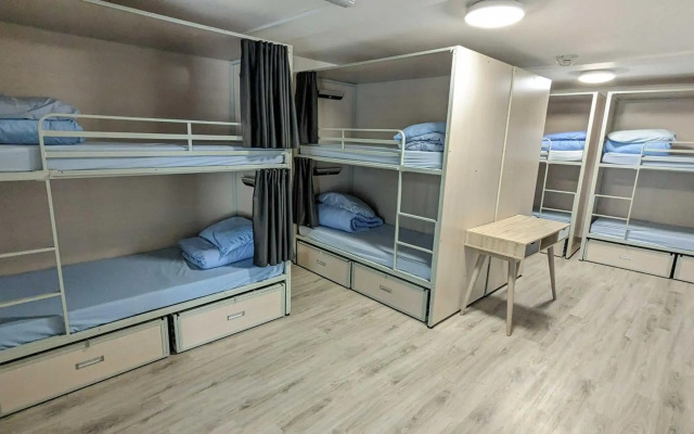 International Inn - Hostel