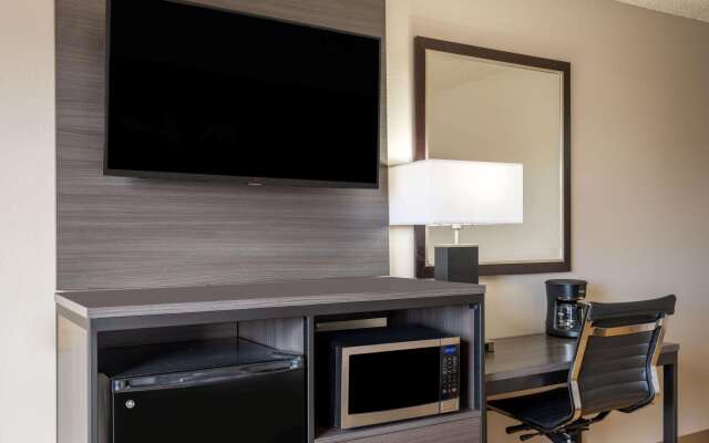 Super 8 by Wyndham Clinton