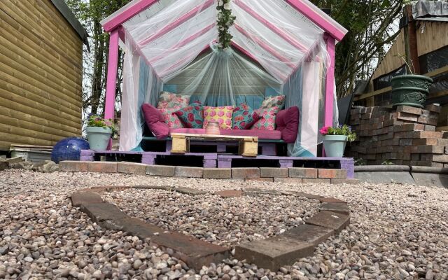 Woodlands Lodge - Come and Enjoy the Good Life