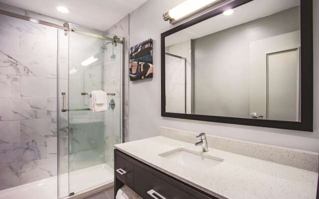 La Quinta Inn & Suites by Wyndham Baltimore Downtown