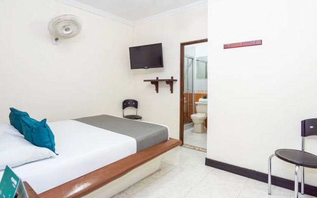 Bugatier ApartaHotel