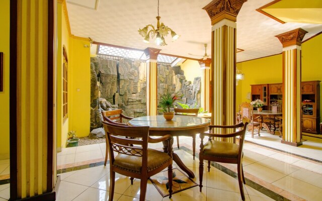 Hotel Mawar Saron 2 by OYO Rooms