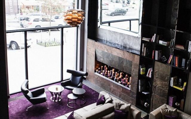 11 Mirrors Design Hotel