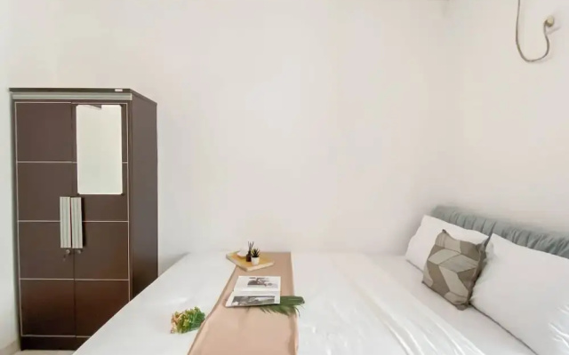 Basic Studio Apartment At Margonda Residence 1