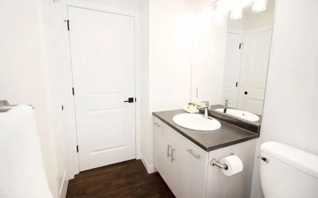 Cheerful 4 Bedrooms Duplex Unit Great Location