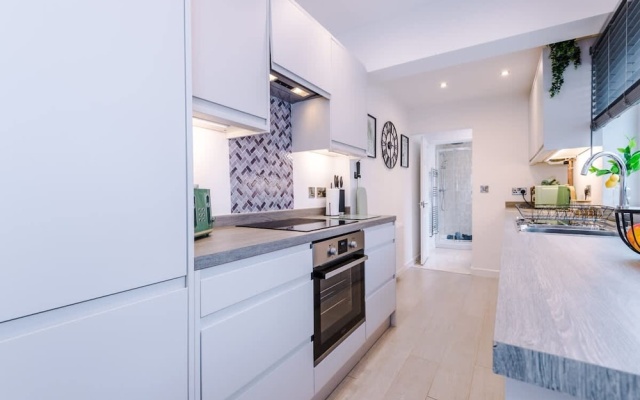 Stunning 3-bed House Amazing Location Sleeps 5