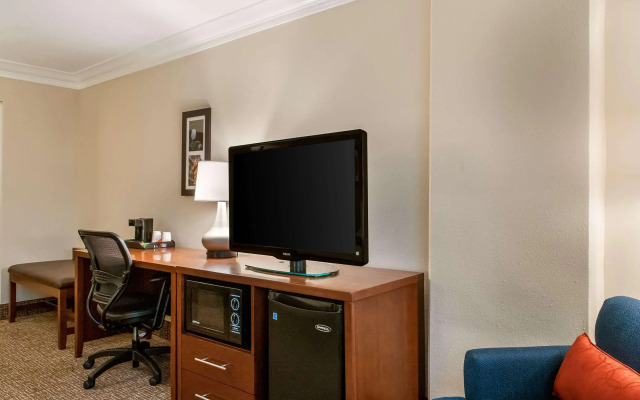 Comfort Inn & Suites At Copeland Tower