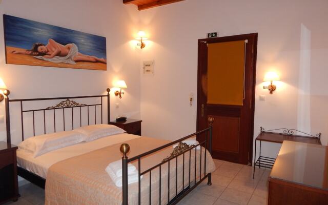 Tinos Suites & Apartments