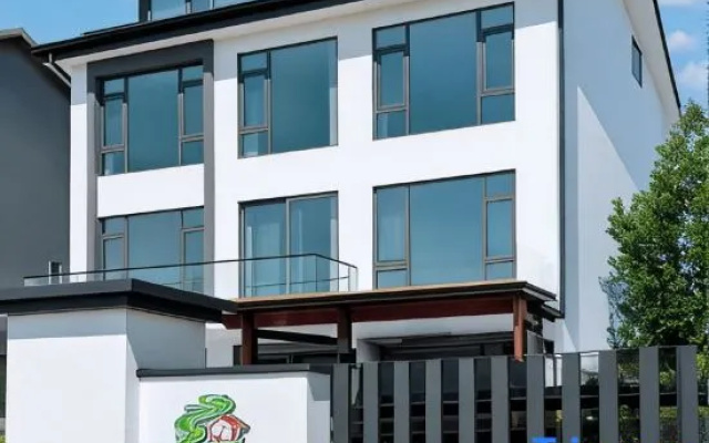 Anji Xinyu Creek Courtyard XINYU · Stream Tracing Swimming Pool Family Vacation Boutique Stay — 3-star hotel in Huzhou
