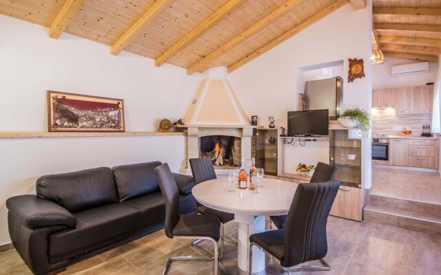 Attractive Holiday Home with Pool, Hot Tub, Patio, Courtyard