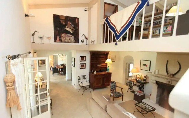 Provencal Villa in the Heart of the Luberon Scrubland