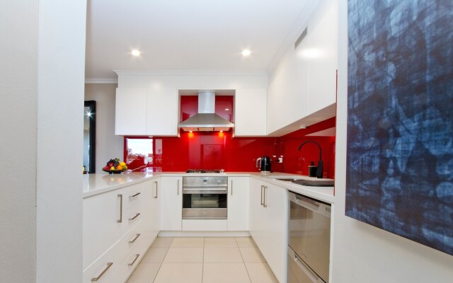 Ample Space In This 1 Bed Apt Also With Pool/Gym