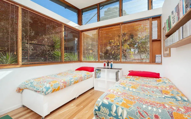 Stunning Architecture with Superb Balmoral Views!