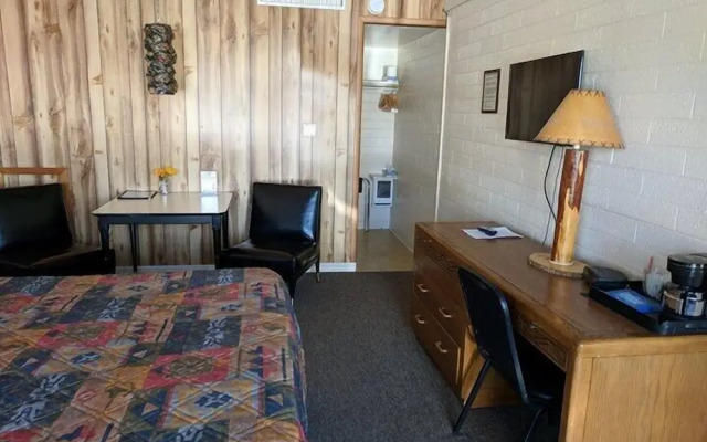 Grand Canyon Caverns Inn