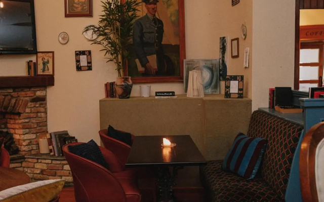 Alcock & Brown Hotel