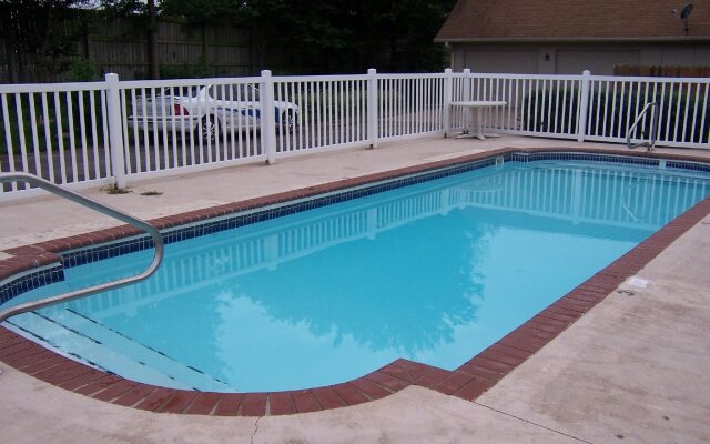 Oakhill Inn and Suites