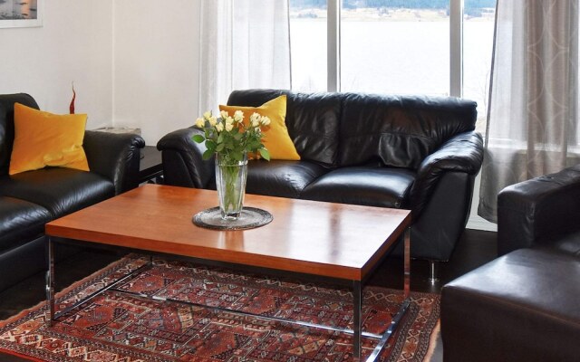 10 Person Holiday Home in Haramsøy