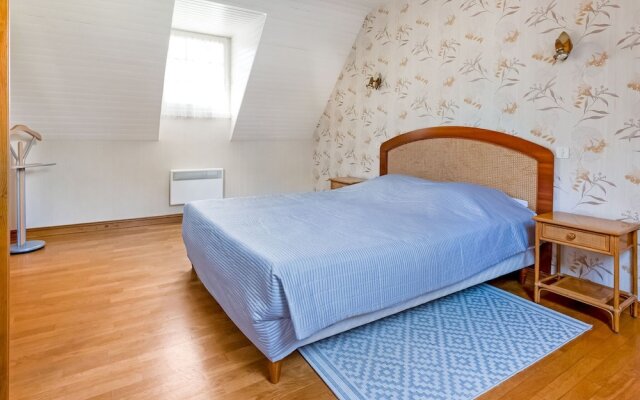 Quaint Holiday Home in Logonna-daoulas Near Sea
