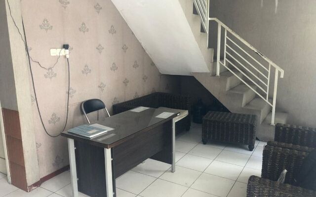 Oyo 1893 Omah Dharma