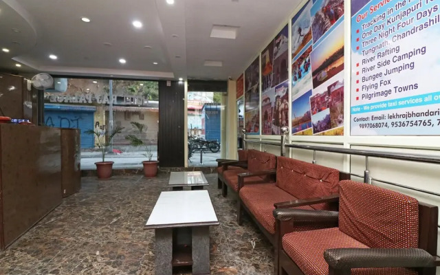 Oyo 22359 Hotel Raj Palace