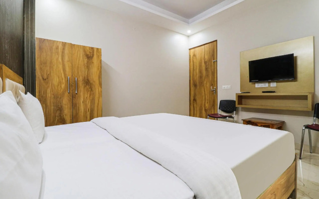 Oyo 84809  Mahalaxmi Guest House