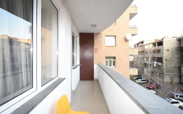 FlatsInYerevan - Apartments by Republic Square
