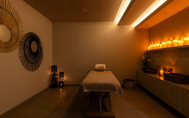 Nelia Beach Hotel & Spa