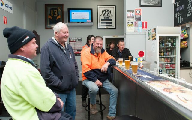 Riverina Hotel