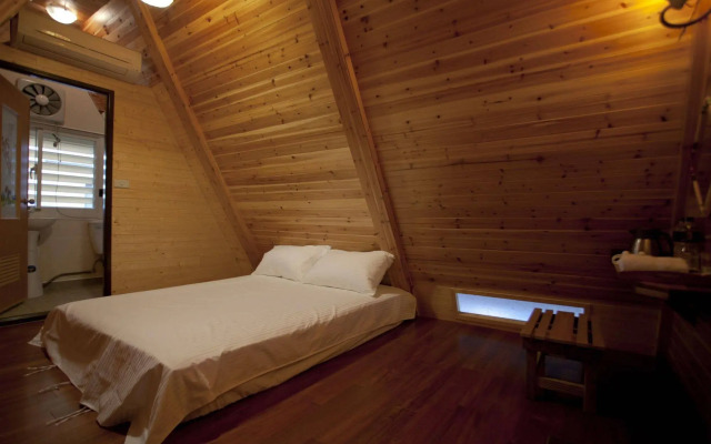 Cloudenjoy B & B
