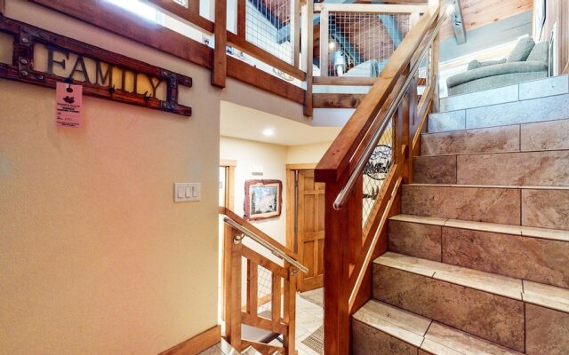 Mammoth Estates #140 2 Bedroom Condo by RedAwning