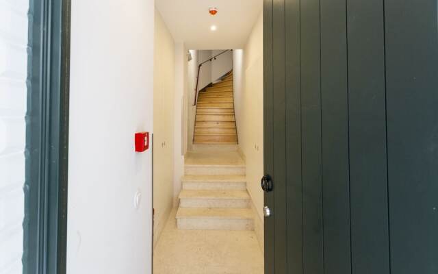 JOIVY Luxurious 2BR Apt w/street view, 2mins to Santa Justa Lift