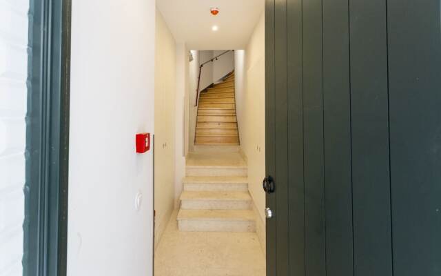 ALTIDO Luxurious 2BR Apt w/street view, 2mins to Santa Justa Lift