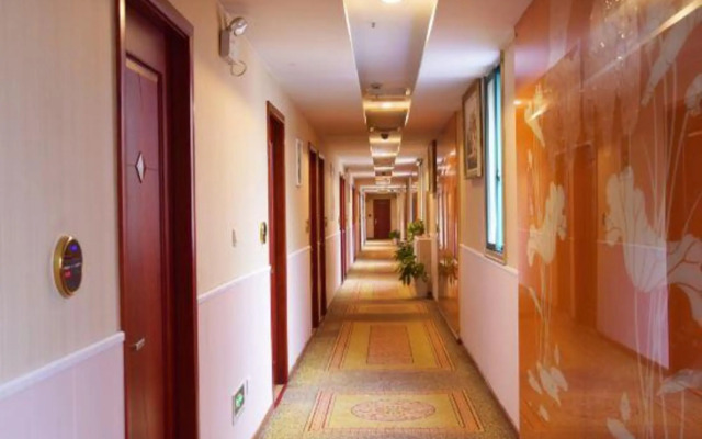 Shanghai OYO Zhixiang Hotels